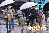 鋒面通過、東北季風再增強！北台轉涼迎風面有雨