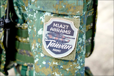 藍委質疑M1A2T紀念臂章印Taiwan 顧立雄：國軍一定為台澎金馬而戰