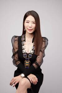 性感正妹要參選？原來是彰化議員黃柏瑜的美女牙醫「水某」宣傳健行