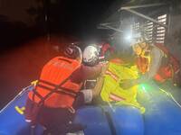 宜蘭暴雨釀災！蘇澳水淹1層樓 居民涉水逃難怵目驚心