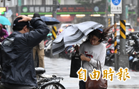 鳳凰颱風來勢洶洶！11/12停班停課一次看  這縣市搶先宣布（不斷更新）