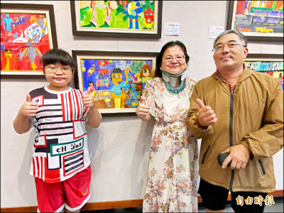 聽障女孩畫賣魚爸 彩筆道出感謝