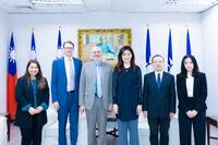 谷立言低調拜會鄭麗文 國民黨稱氣氛融洽「AIT邀請訪問華府」