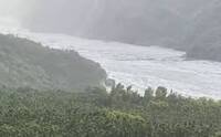 新堰塞湖疑提早溢流！馬太鞍溪泥洪向下游推進畫面曝光