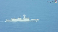美航艦在場助陣！菲律賓正面對峙中國軍艦 南海情勢升溫