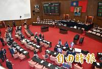藍提修法「中配參政免放棄國籍」 立法院會今付委審查