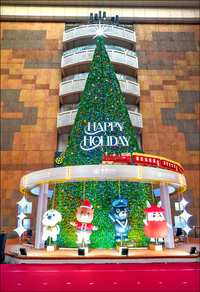 樂遊台北 看史努比裝置、賞室內最高耶誕樹