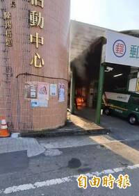 他持刀搶1人郵局又縱火 判刑7年再賠320萬