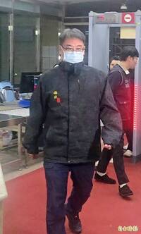 副所長涉「代簽」助鍾文智潛逃獲30萬交保 火爆兒失控攻擊記者