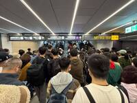 台北車站有人「丟煙霧彈」！1人失去生命徵象