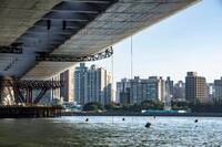 淡江大橋抵抗颱風、地震晃動 公路局曝光「水中阻尼」功效