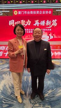 翁曉玲稱赴中為自費私人行程 周軒找亮點「與蔣萬安爸爸合照」