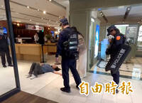 隨機攻擊現場》誠品南西店1婦人突倒地尖叫 友索蠟燭「淨化」