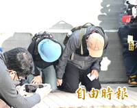 兒子犯下滔天大錯 張文父母哽咽下跪道歉