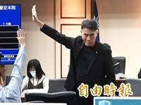 漏網鏡頭》藍白4度封殺國防特別條例  林沛祥舉手表決冷笑瞧綠委