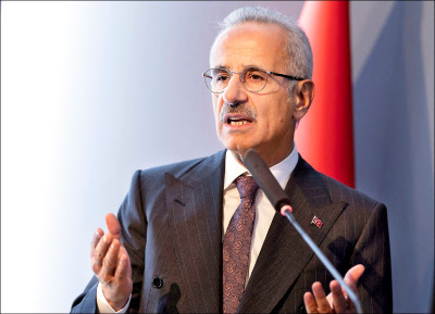 中英對照讀新聞》Turkey transport minister gets speeding fine over social media post 土耳其交通部長在社群媒體張貼超速影片而被開罰單