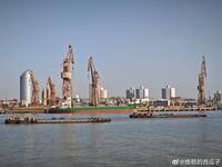 網揭中共用貨船改裝為「商用武庫船」 飛彈垂直發射系統高達60管