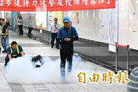 高雄捷運站晚間出現煙幕彈！原來是實兵演習