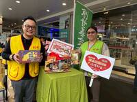 基隆國際百貨義賣 所得捐創世、議長童子瑋當義工