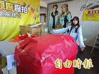 彰化沒有百貨也能買爆！成衣廠拍祭1元搶購、千元外套下殺1折