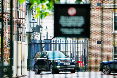 中英對照讀新聞》Prince Harry Reunites With King Charles for First Time in Over a Year 哈利王子與英王查爾斯重聚 1年多來頭一遭