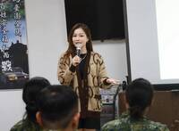 美女DJ楊凱涵到軍中演講  陸軍21砲指部全營區都快暴動了