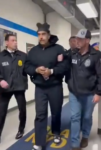 白宮發布馬杜羅遭押送新影片！ 狠酸是「罪犯遊街」