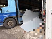 深坑鐵工廠工安意外！司機卸貨遭大型鐵片重擊  頭顱破裂當場死亡