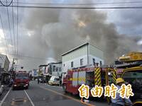花蓮重慶路老舊社區起火 火勢猛烈濃煙竄天