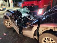 南迴公路台東大武3車連環撞 1車扭曲呈｢V型｣7旬駕駛命危