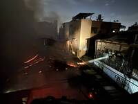 台中暗夜火警延燒8戶 1嗆傷1燒傷送醫