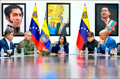 川普警告委國代總統︰拒配合會比馬杜羅更慘