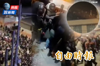 自由說新聞》伊朗示威狂燒警察倒戈？這幕震撼瘋傳！