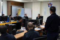 顧立雄赴花蓮基地了解搜救進度 慰問飛官辛柏毅家屬