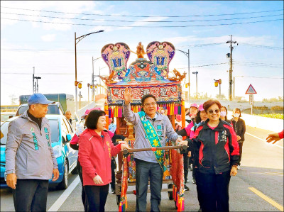 民進黨嘉義縣長初選》蔡易餘全縣車掃 黃榮利拜廟過火