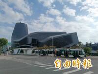 高雄港旅運中心門口有輕軌站 外縣市旅客稱比基隆港不方便原因曝