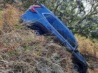 開車途中癲癇發作 男子衝下1米深邊坡