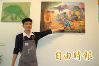 星兒小畫家郁昕熱愛畫恐龍 父母為他開「恐龍畫食」文創咖啡館