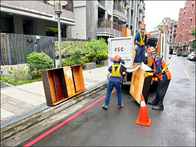 小年夜、除夕 新北加班收運垃圾