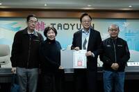 粘碧華融合東西方刺繡藝術 桃市頒「無形文資保存者」證書