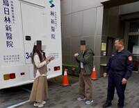 醫院大廳鈔票「天女散花」 正妹行政人員一撿……成暖心結局