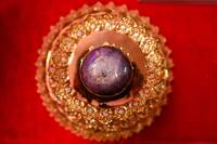 挖到寶！全球最大紫星藍寶石亮相 「淨土之星」估價百億