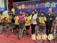 雲縣守護學子騎車通勤安全 5000件反光背心朝天宮全贊助