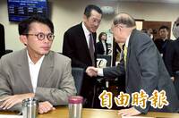 黃國昌竟將國防機密會議資料帶走！林楚茵：還好第一時間被追回