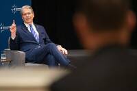 川普為何不惜與歐洲翻臉爭搶格陵蘭？美財長曝最大原因