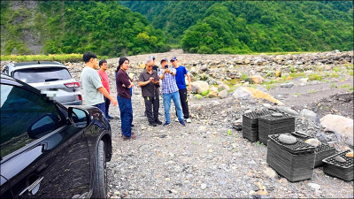 囂張山鼠 押人到民代服務處私刑