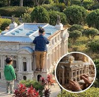 想像成「巨人」?男童爬上迷你建築  小人國無奈喊：都是匠人心血