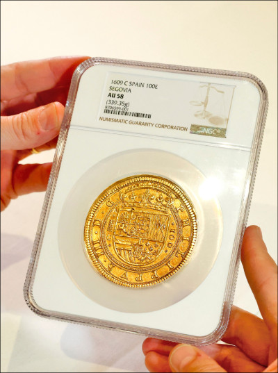 中英對照讀新聞》Spanish gold coin from 1609 breaks European record at auction1609年西班牙金幣拍賣打破歐洲紀錄