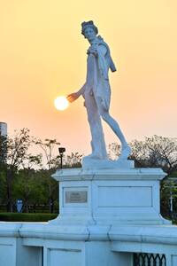 太陽神也玩懸日！奇美博物館阿波羅像季節限定趣景