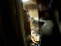 7旬獨居翁寒流多日未現身、屋內飄惡臭 警破門發現疑中風倒臥